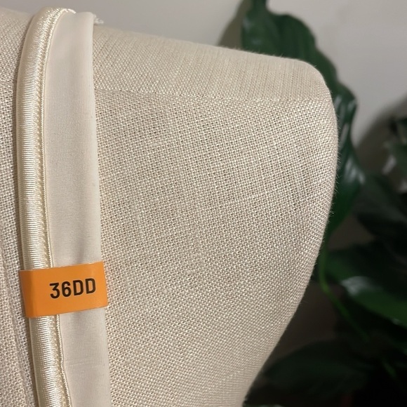 Vanity Fair bra woman’s intimate cream criss cross bra New size 36DD - Picture 3 of 9